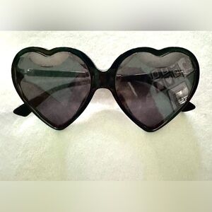 GUCCI hollywood forever faceted black heart shaped sunglasses